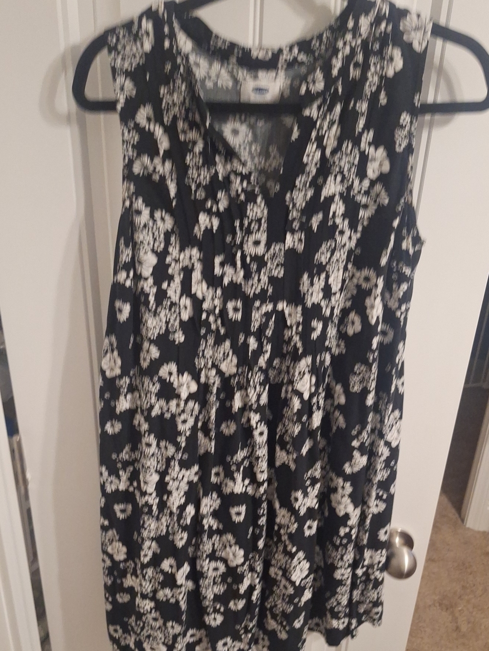 Old Navy Black and White Floral Sleeveless Tunic